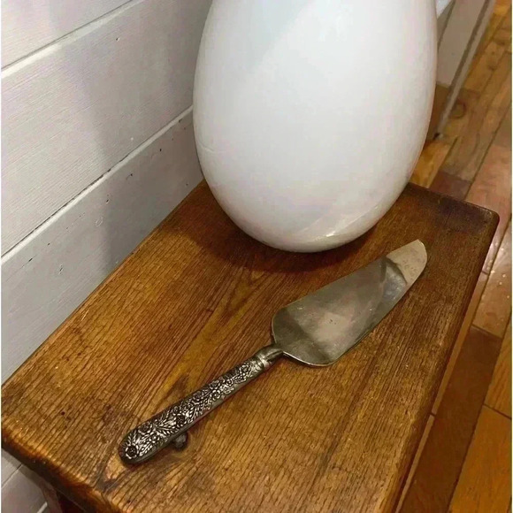 Other - VINTAGE cake  server